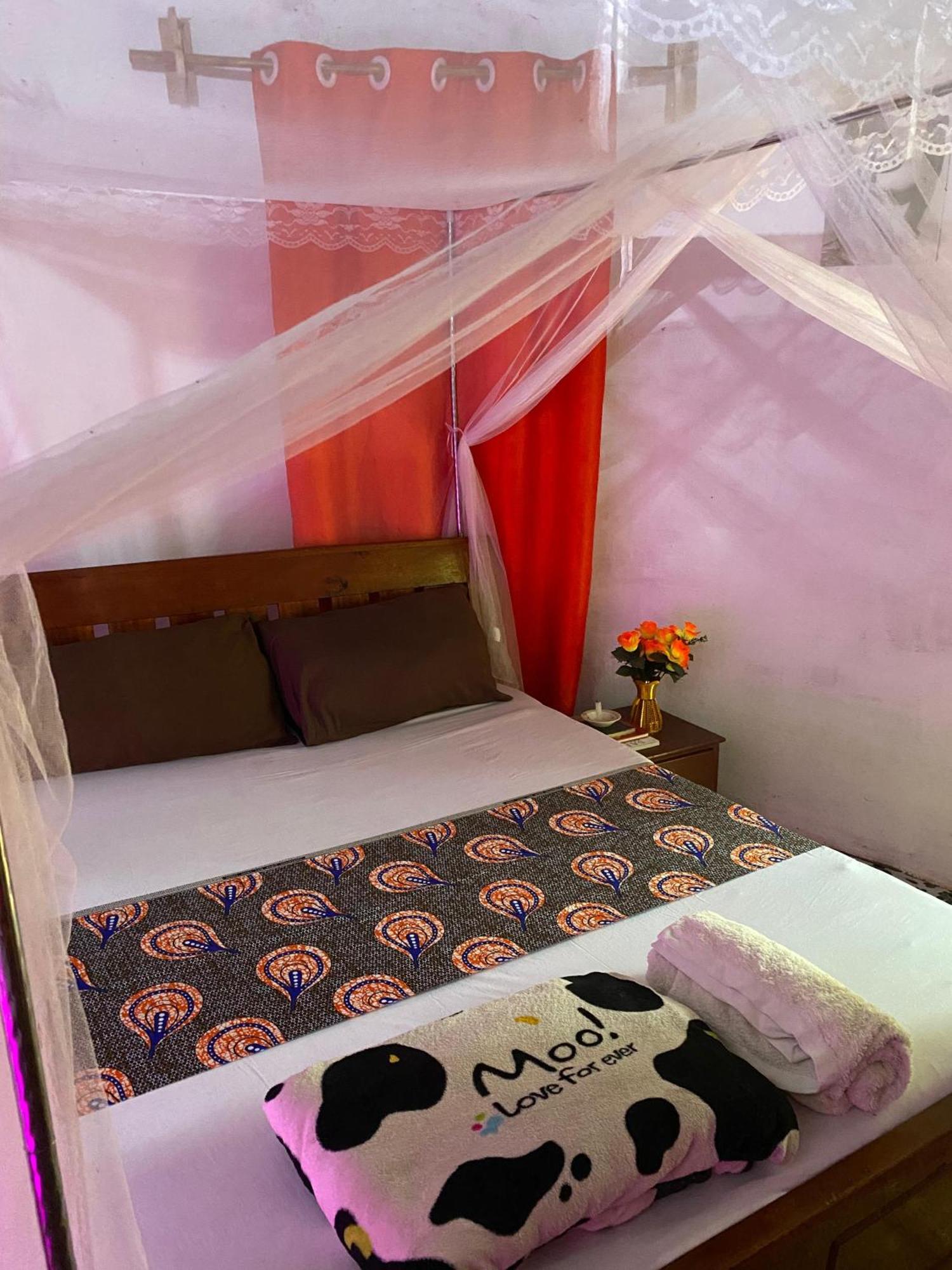 דיאני ביץ' African Hut Tiny Cottage מראה חיצוני תמונה
